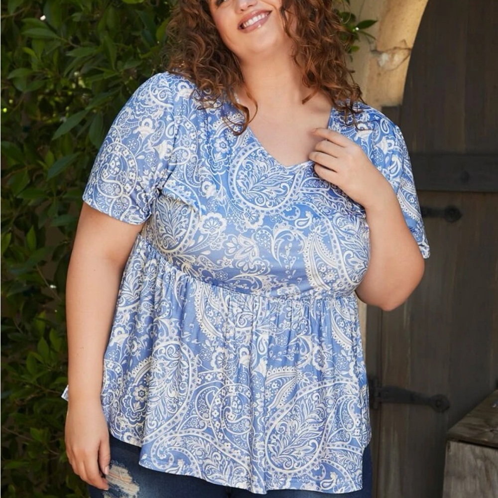 (EUC) SHEIN Fit Light Blue Paisley Babydoll Top 24/26